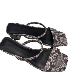 Pieces Snake Print Sandals in Black and Gray New Size 8.5.